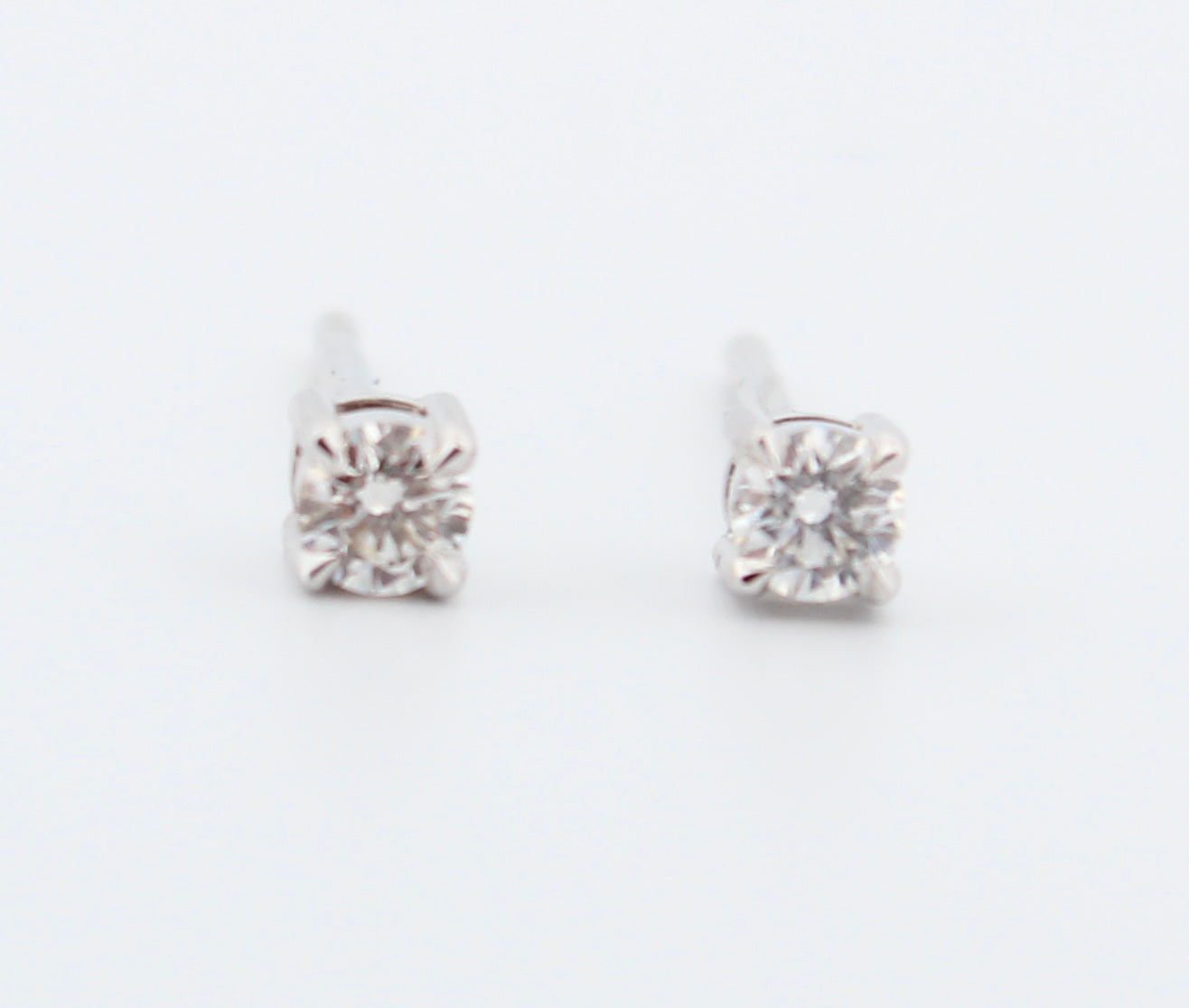 Stud Earrings 18k White Gold 1.81 ct