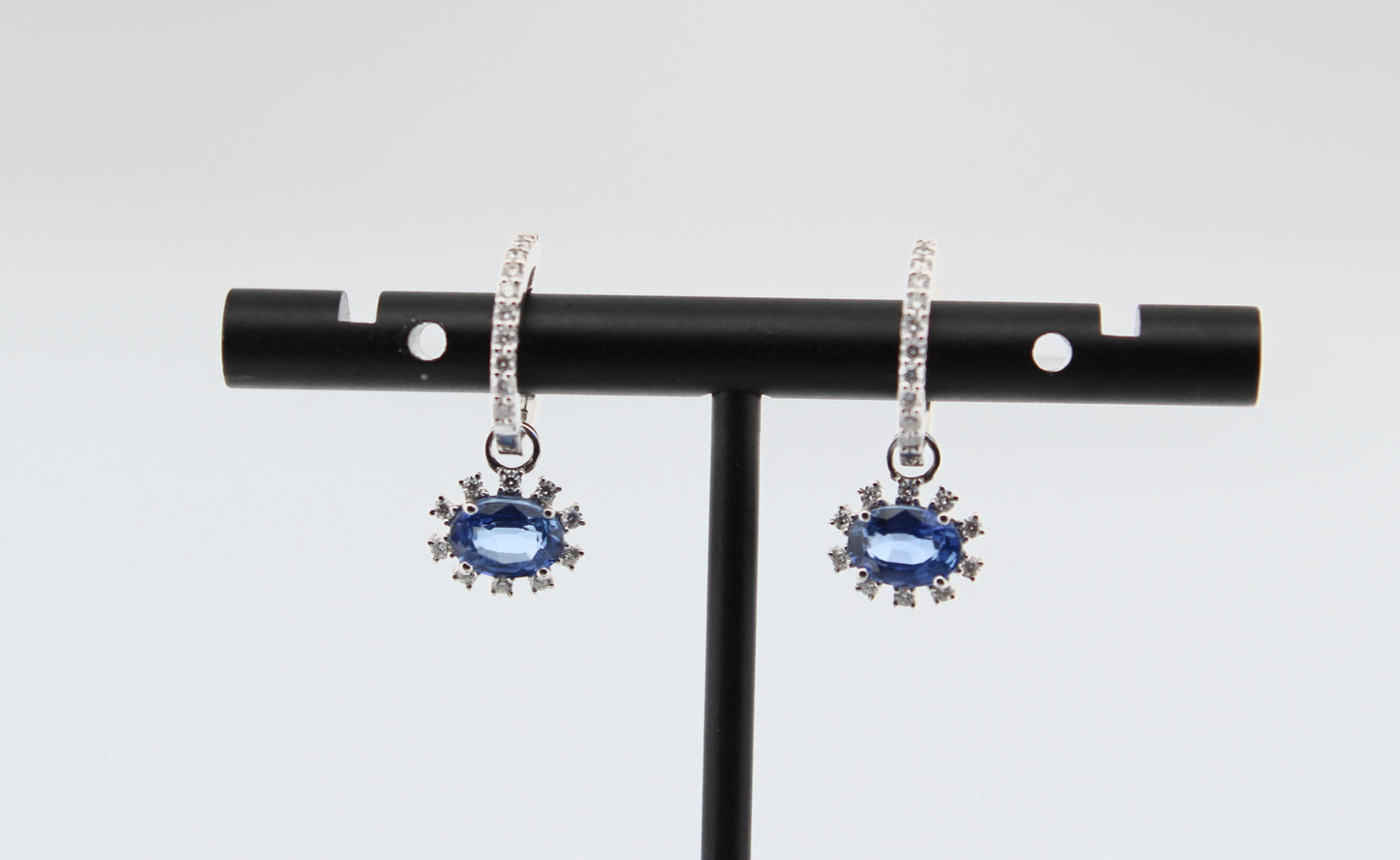 Earring Blue Sapphire and Diamond 18k White Gold 1.7 ct